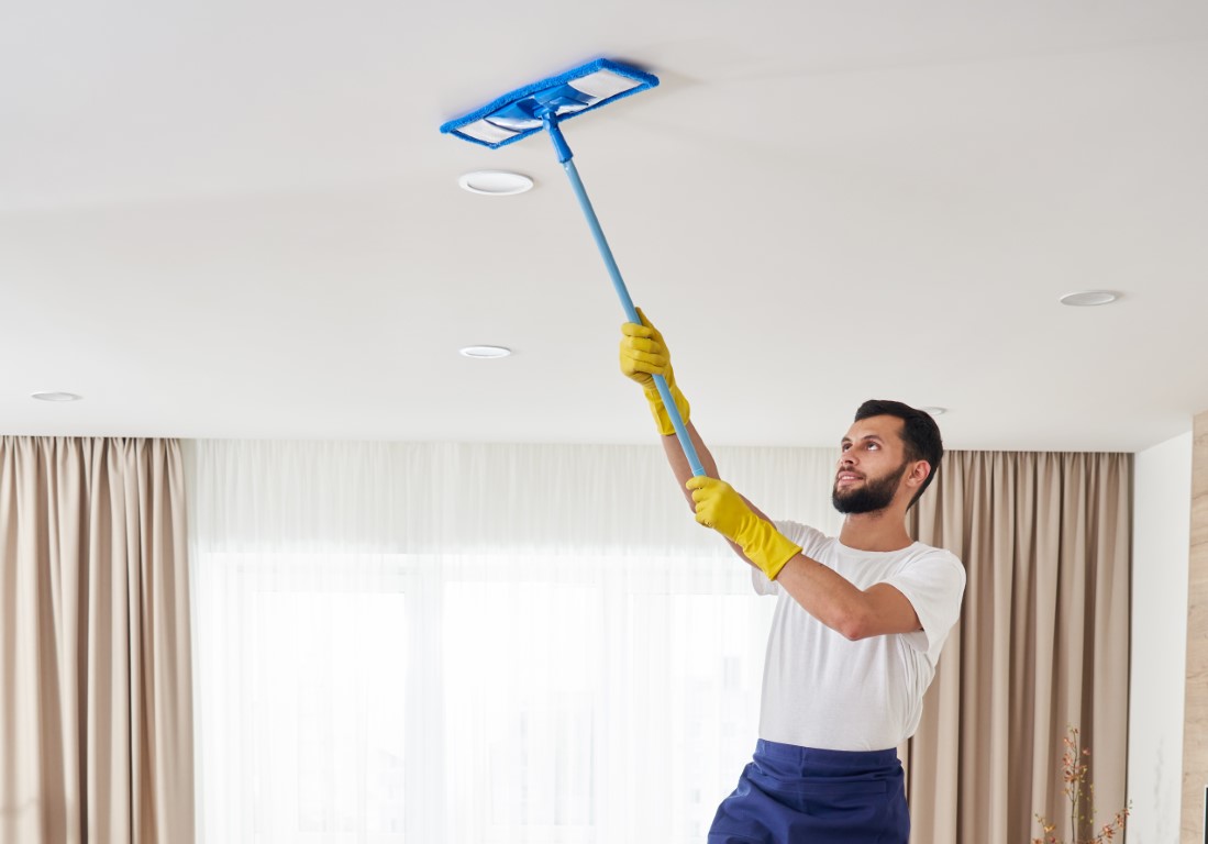 préparer et nettoyer le plafond avant de le peindre
